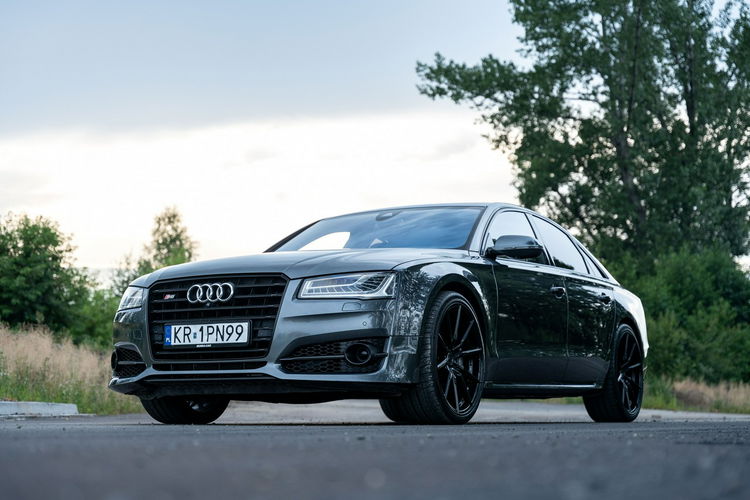 Audi S8 zdjęcie 2