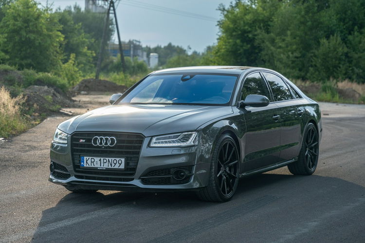 Audi S8 zdjęcie 23
