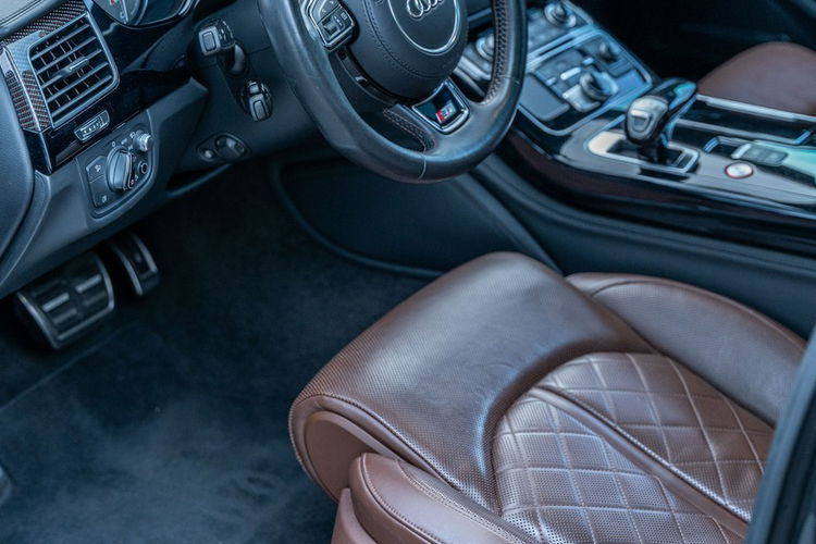 Audi S8 zdjęcie 29
