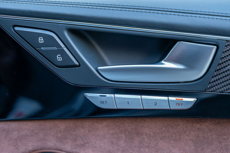 Audi S8 zdjęcie 35