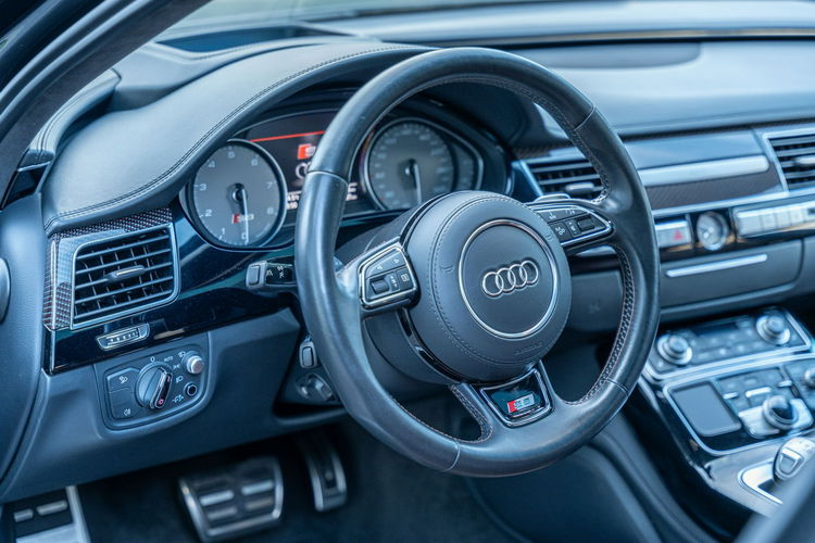 Audi S8 zdjęcie 37