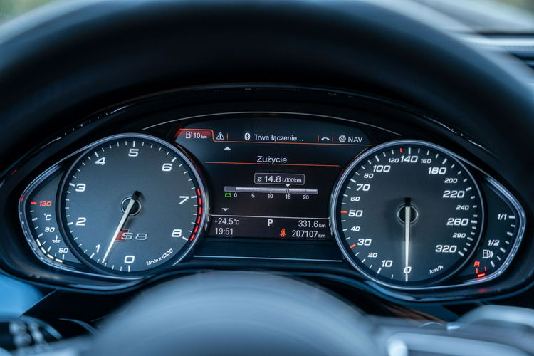 Audi S8 zdjęcie 38