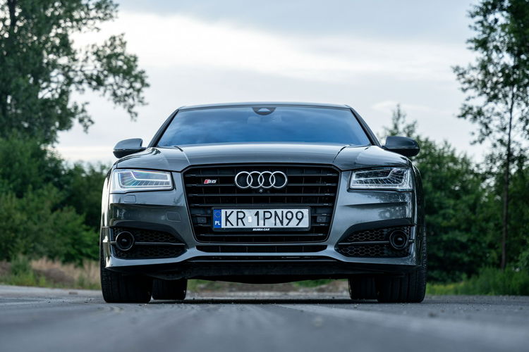 Audi S8 zdjęcie 4