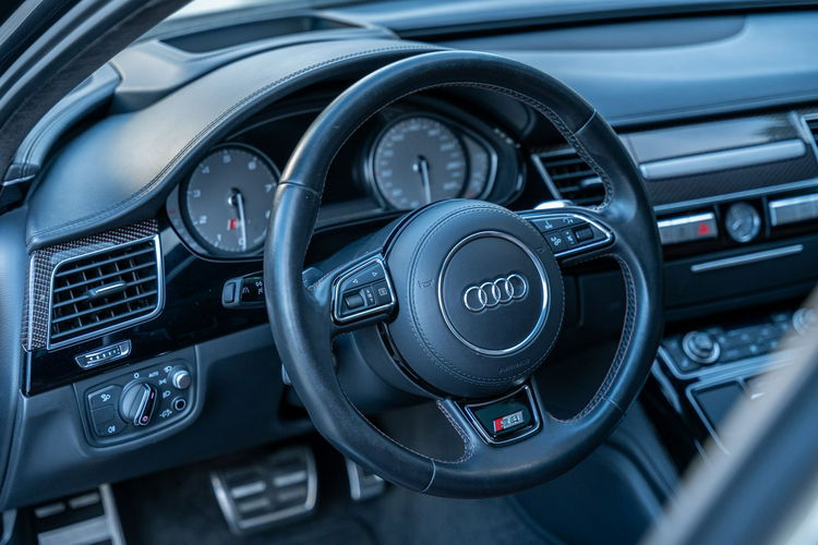 Audi S8 zdjęcie 45