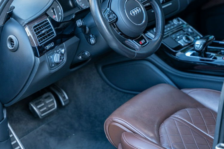 Audi S8 zdjęcie 46