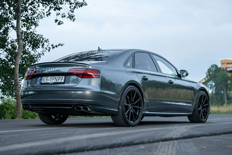 Audi S8 zdjęcie 8