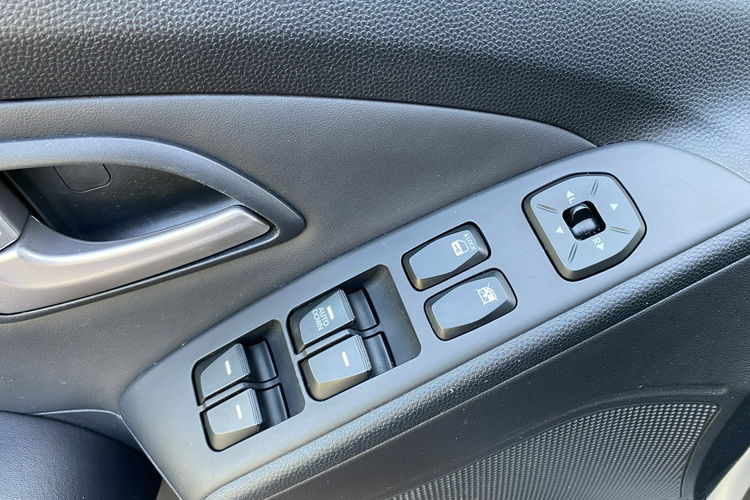 Hyundai ix35 13r.2.0 CRDI 136KM 4X4 bezwypadkowy z Niemiec zdjęcie 10