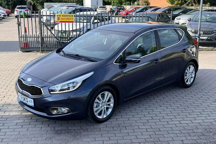 Kia Cee'd Diesel Kamera Cofania BDB stan zdjęcie 1