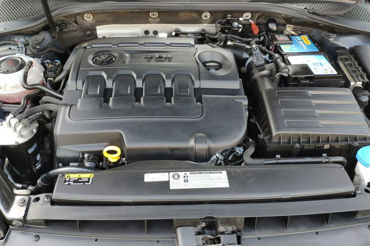 Volkswagen Golf Bezwypadkowy + bardzo zadbany zdjęcie 28