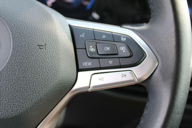 Volkswagen Golf LIFE Virtual Ambiente F-vat Salon Polska Gwarancja zdjęcie 21