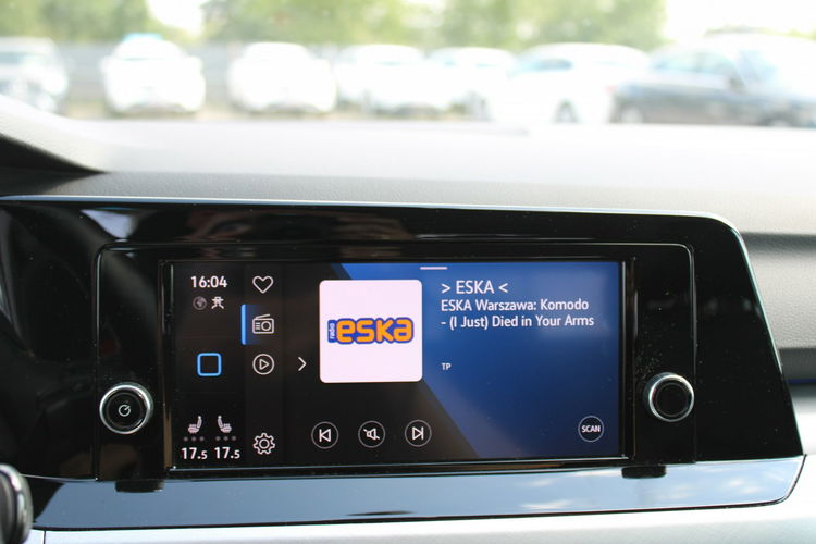 Volkswagen Golf LIFE Virtual Ambiente F-vat Salon Polska Gwarancja zdjęcie 23