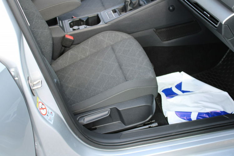 Volkswagen Golf LIFE Virtual Ambiente F-vat Salon Polska Gwarancja zdjęcie 33