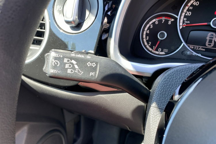 Volkswagen Beetle 1.4 benzyna 160KM ledy bixenon po serwisie dobrze wyposażony zdjęcie 11