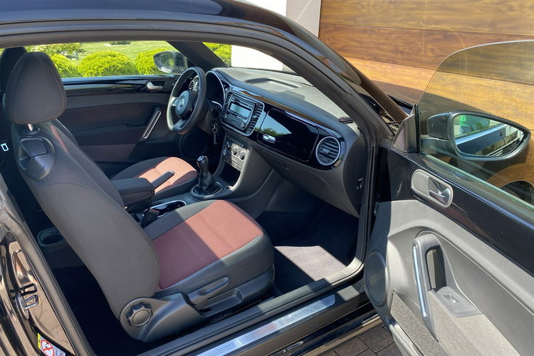 Volkswagen Beetle 1.4 benzyna 160KM ledy bixenon po serwisie dobrze wyposażony zdjęcie 7