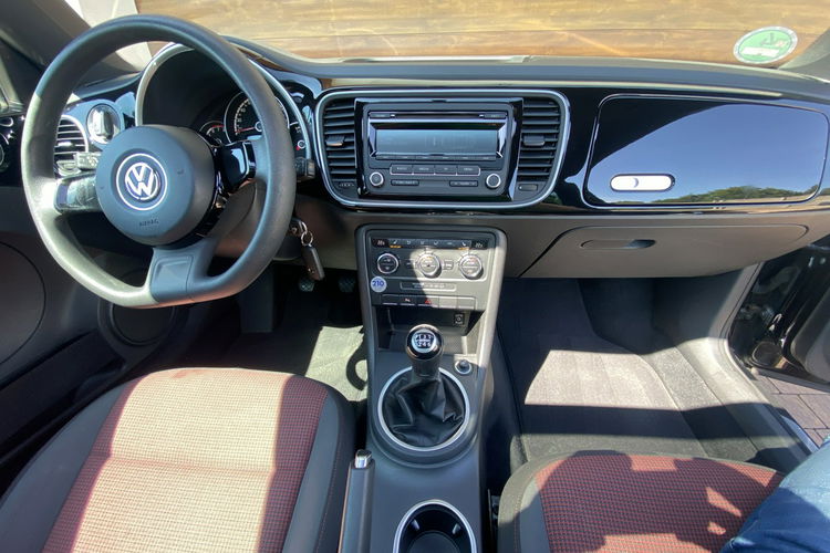 Volkswagen Beetle 1.4 benzyna 160KM ledy bixenon po serwisie dobrze wyposażony zdjęcie 8
