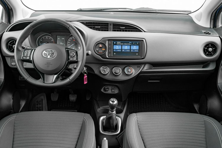 Toyota Yaris 1.5 Premium KLIMA Asystent pasa ruchu Salon PL VAT 23% zdjęcie 14