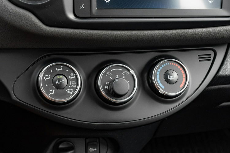 Toyota Yaris 1.5 Premium KLIMA Asystent pasa ruchu Salon PL VAT 23% zdjęcie 22