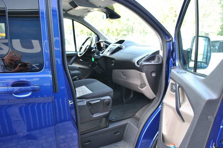 Tourneo Custom Titanium 2.0TDCI 170KM L2 8-osobowy ASO Forda zdjęcie 20