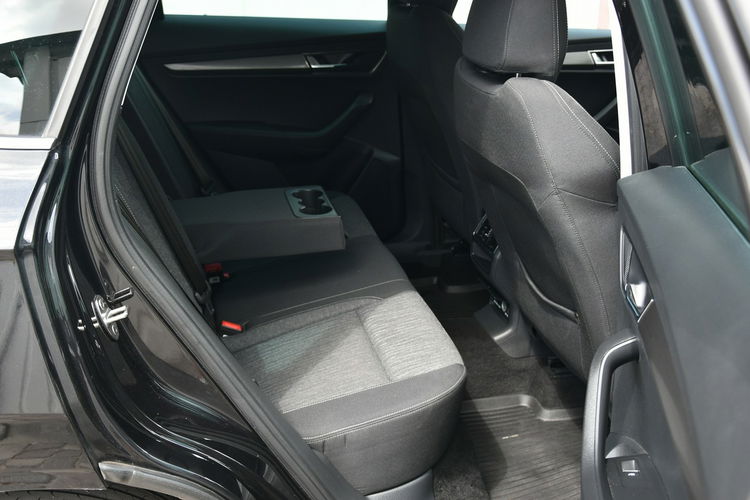 Skoda Karoq 1.6 TDi 115KM DSG 2019r. Climatronic NAVi Kamera 2xPDC zdjęcie 18