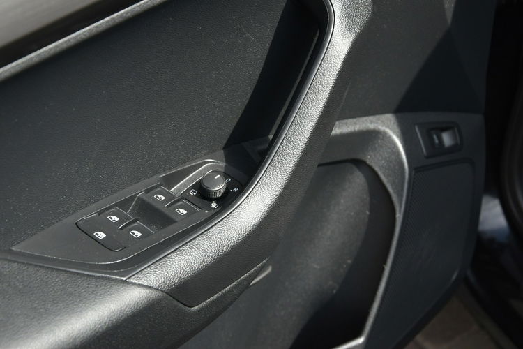 Skoda Karoq 1.6 TDi 115KM DSG 2019r. Climatronic NAVi Kamera 2xPDC zdjęcie 23