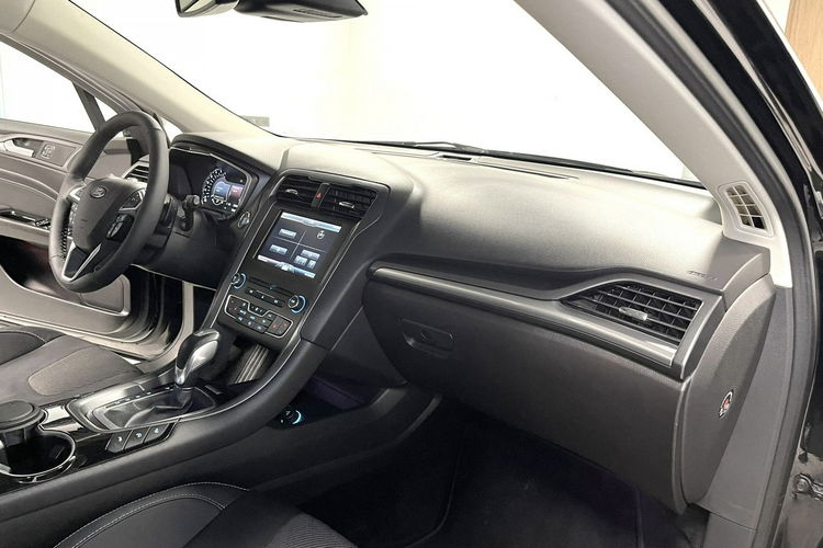 Ford Mondeo 2.0 180KMTITANIUM PLUS SYNC Klimatronic Duża Navi Panorama FULL Niemcy zdjęcie 31