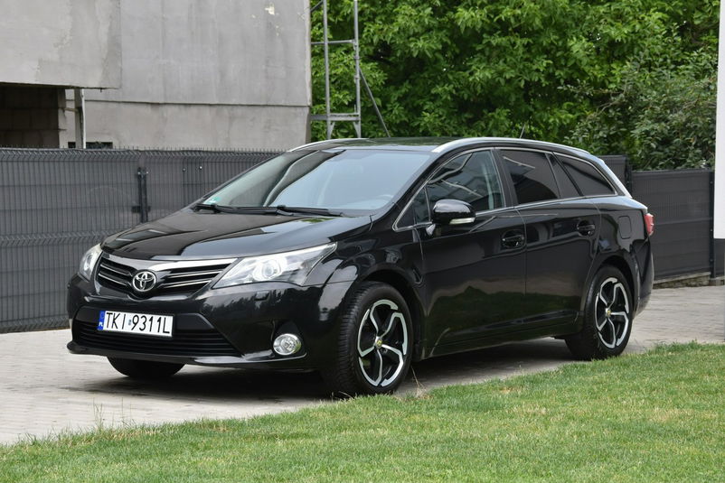 samochód osobowy Toyota zdjęcie 1