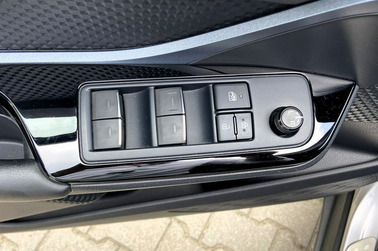 Toyota C-HR 1.2 T 116KM STYLE, salon Polska, gwarancja zdjęcie 19
