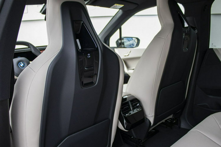 iX BMW iX ELEKTRYCZNY AUTOMAT 240KW 326KM FV23% DEMO GWARANCJA DUŻY RABAT zdjęcie 12