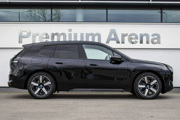 iX BMW iX ELEKTRYCZNY AUTOMAT 240KW 326KM FV23% DEMO GWARANCJA DUŻY RABAT zdjęcie 5