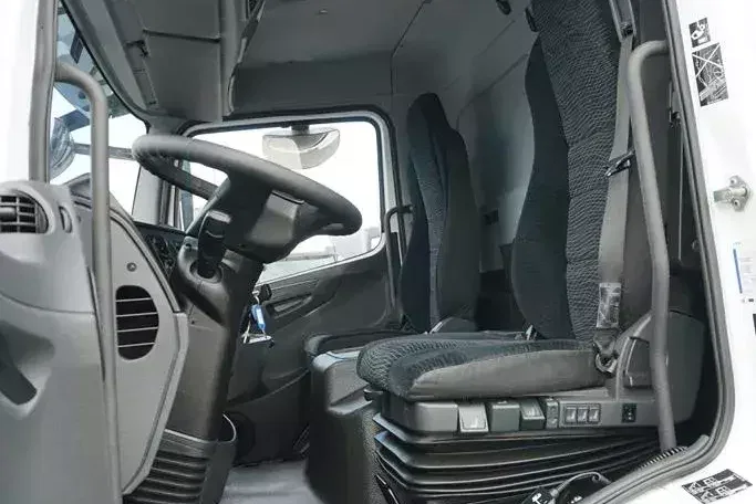 Mercedes ATEGO / 1523 / EURO 6 / CHŁODNIA + WINDA / 18 PALET zdjęcie 7