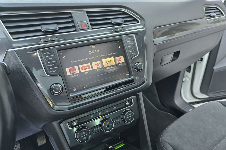 Volkswagen Tiguan 2.0 TDI 150KM Highline Virtual Cockpit / I-właściciel / zdjęcie 13