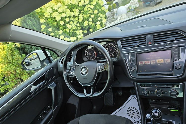 Volkswagen Tiguan 2.0 TDI 150KM Highline Virtual Cockpit / I-właściciel / zdjęcie 8