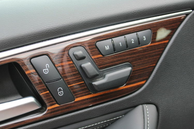 Infiniti Q30 skóra nawigacja g.fotele kamera 360 zdjęcie 13