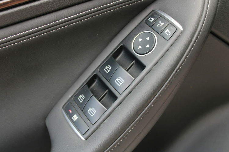 Infiniti Q30 skóra nawigacja g.fotele kamera 360 zdjęcie 14