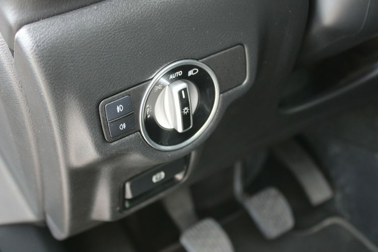 Infiniti Q30 skóra nawigacja g.fotele kamera 360 zdjęcie 16