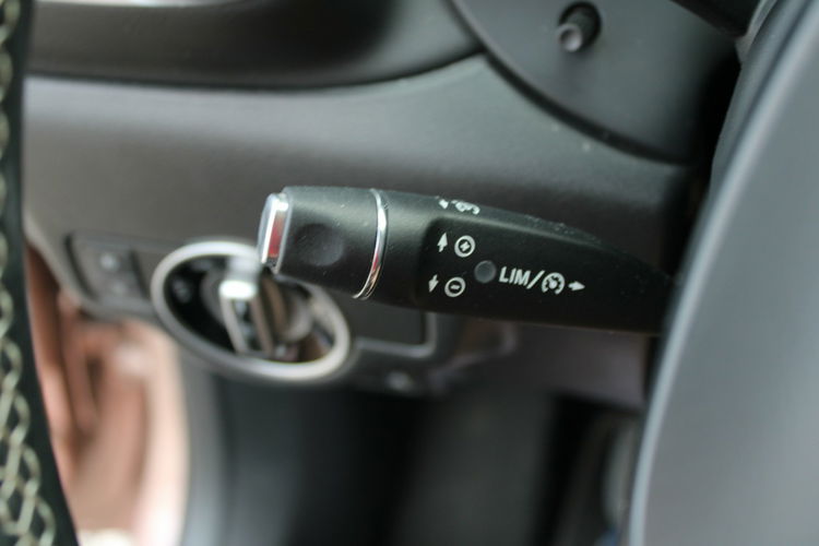 Infiniti Q30 skóra nawigacja g.fotele kamera 360 zdjęcie 17