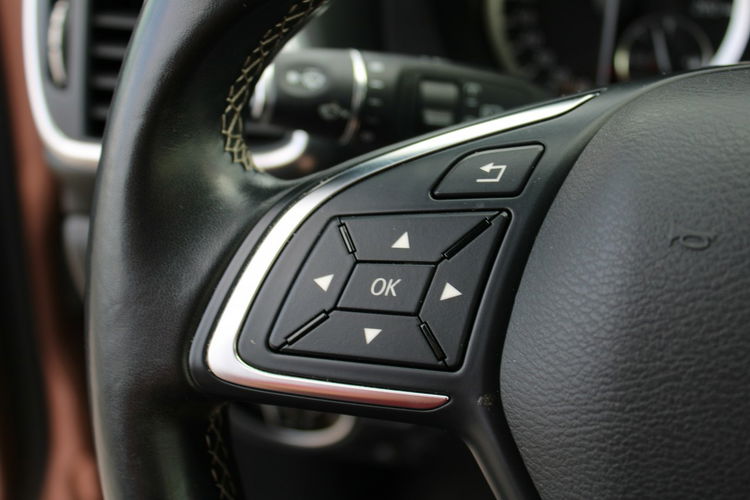 Infiniti Q30 skóra nawigacja g.fotele kamera 360 zdjęcie 18