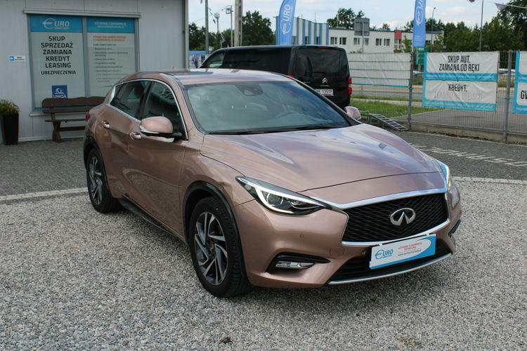 Infiniti Q30 skóra nawigacja g.fotele kamera 360 zdjęcie 3