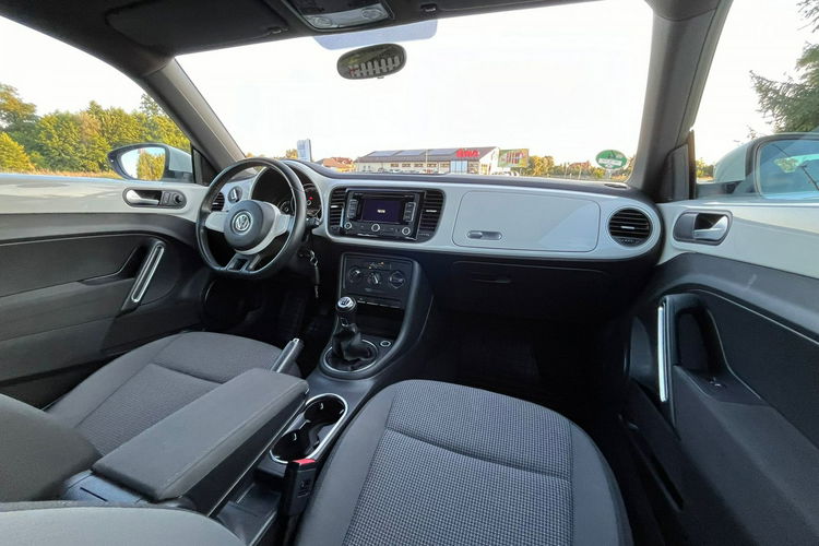 Volkswagen New Beetle Benzyna Niski Przebieg BDB stan zdjęcie 23