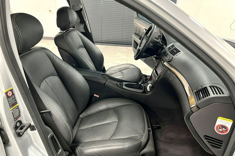 Mercedes E 500 E500 5.0 306KM Sport Edition 5GANG 4MATIC Avantgarde BiXenon Z NIEMIEC zdjęcie 17