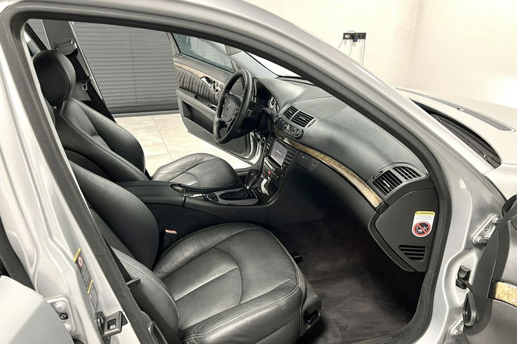 Mercedes E 500 E500 5.0 306KM Sport Edition 5GANG 4MATIC Avantgarde BiXenon Z NIEMIEC zdjęcie 18