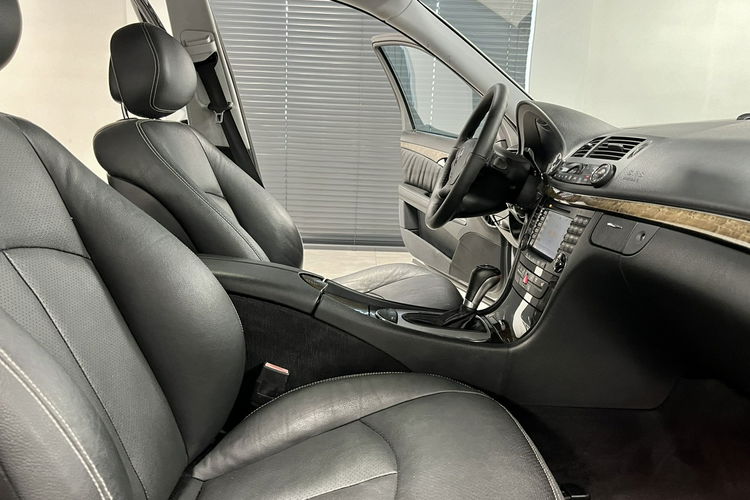 Mercedes E 500 E500 5.0 306KM Sport Edition 5GANG 4MATIC Avantgarde BiXenon Z NIEMIEC zdjęcie 20
