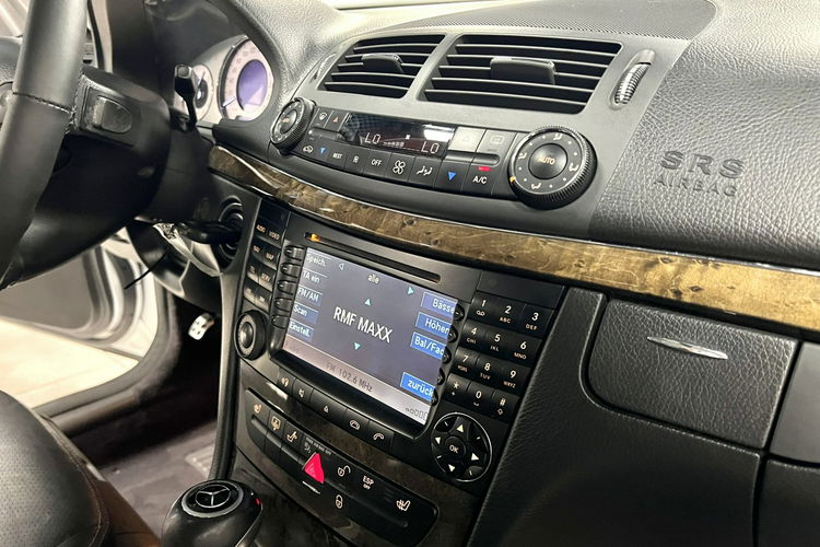 Mercedes E 500 E500 5.0 306KM Sport Edition 5GANG 4MATIC Avantgarde BiXenon Z NIEMIEC zdjęcie 27