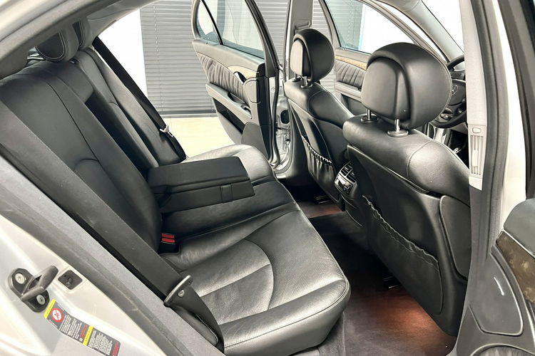 Mercedes E 500 E500 5.0 306KM Sport Edition 5GANG 4MATIC Avantgarde BiXenon Z NIEMIEC zdjęcie 29