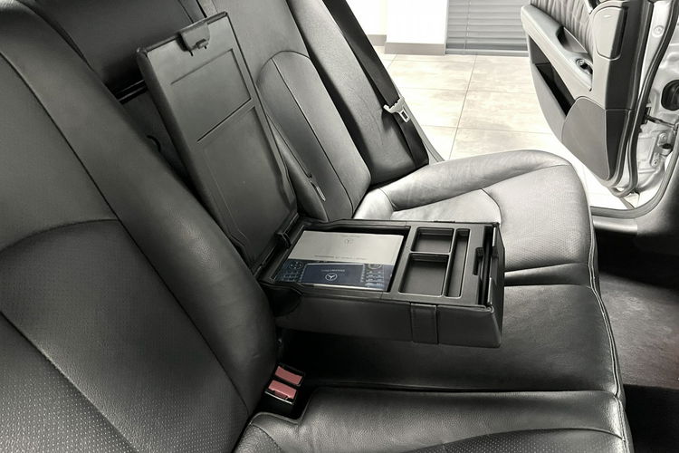 Mercedes E 500 E500 5.0 306KM Sport Edition 5GANG 4MATIC Avantgarde BiXenon Z NIEMIEC zdjęcie 32
