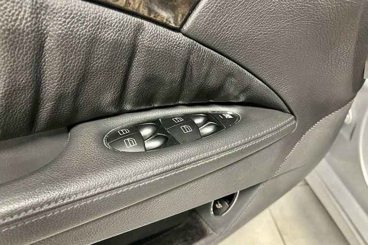 Mercedes E 500 E500 5.0 306KM Sport Edition 5GANG 4MATIC Avantgarde BiXenon Z NIEMIEC zdjęcie 34