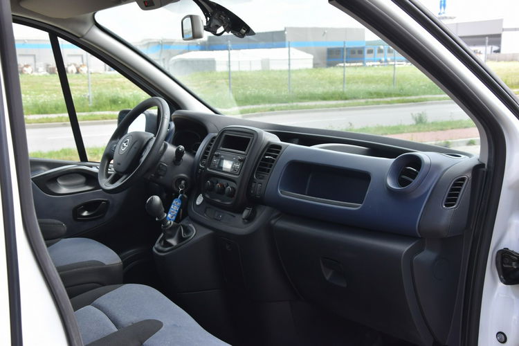 Opel Vivaro 1.6 Diesel Gwarancja Bogate Wyposażenie Zadbane zdjęcie 11