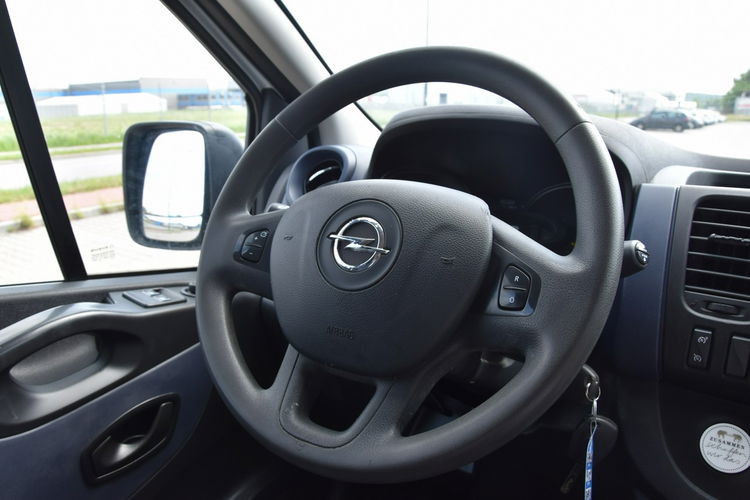 Opel Vivaro 1.6 Diesel Gwarancja Bogate Wyposażenie Zadbane zdjęcie 13