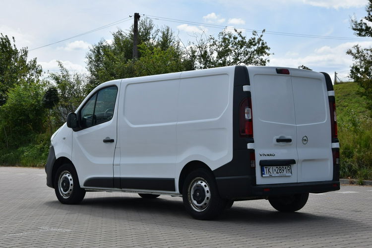 Opel Vivaro 1.6 Diesel Gwarancja Bogate Wyposażenie Zadbane zdjęcie 6