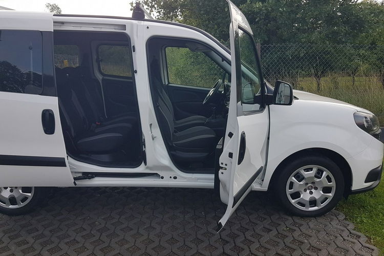 Fiat Doblo 5 OSÓB KLIMA 2xDRZWI BOCZNE PRZESUWNE KRAJOWY I-WŁAŚCICIEL zdjęcie 23